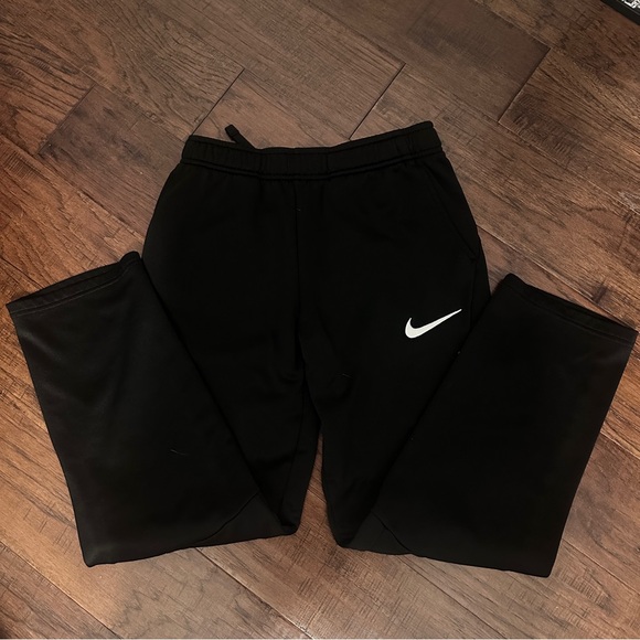 Nike Kids Black Sweatpants - Picture 2 of 4